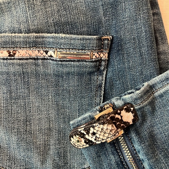 White House Black Market Mid-Rise Snake Trim Ankle Jeans Everyday Soft Sz 2 - Picture 4 of 14